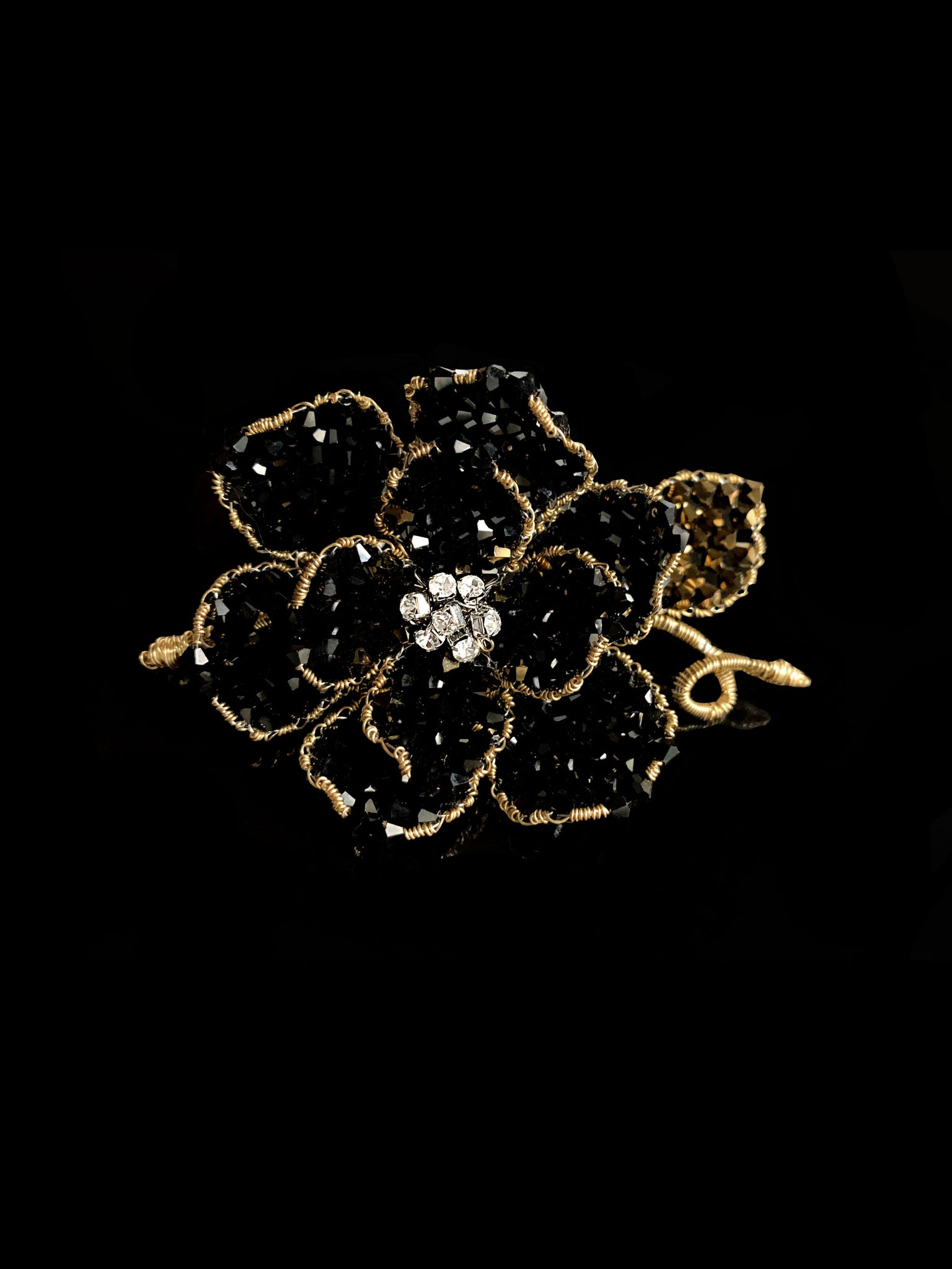 Classic Collection Peony Brooch - Onyx/Gold (Black)