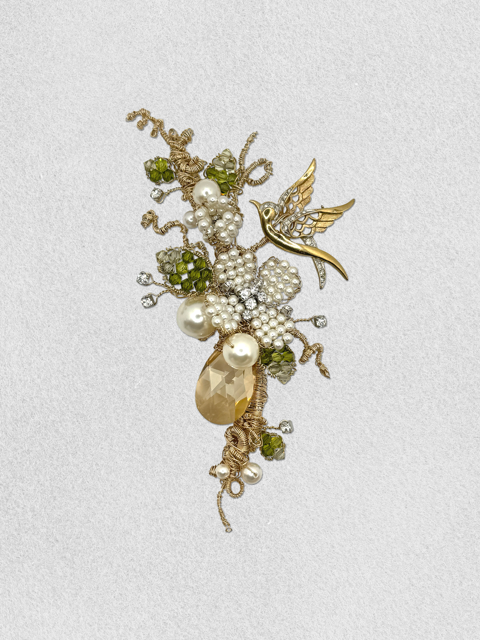 Men's Lapel Pin - Swooning in Pearls