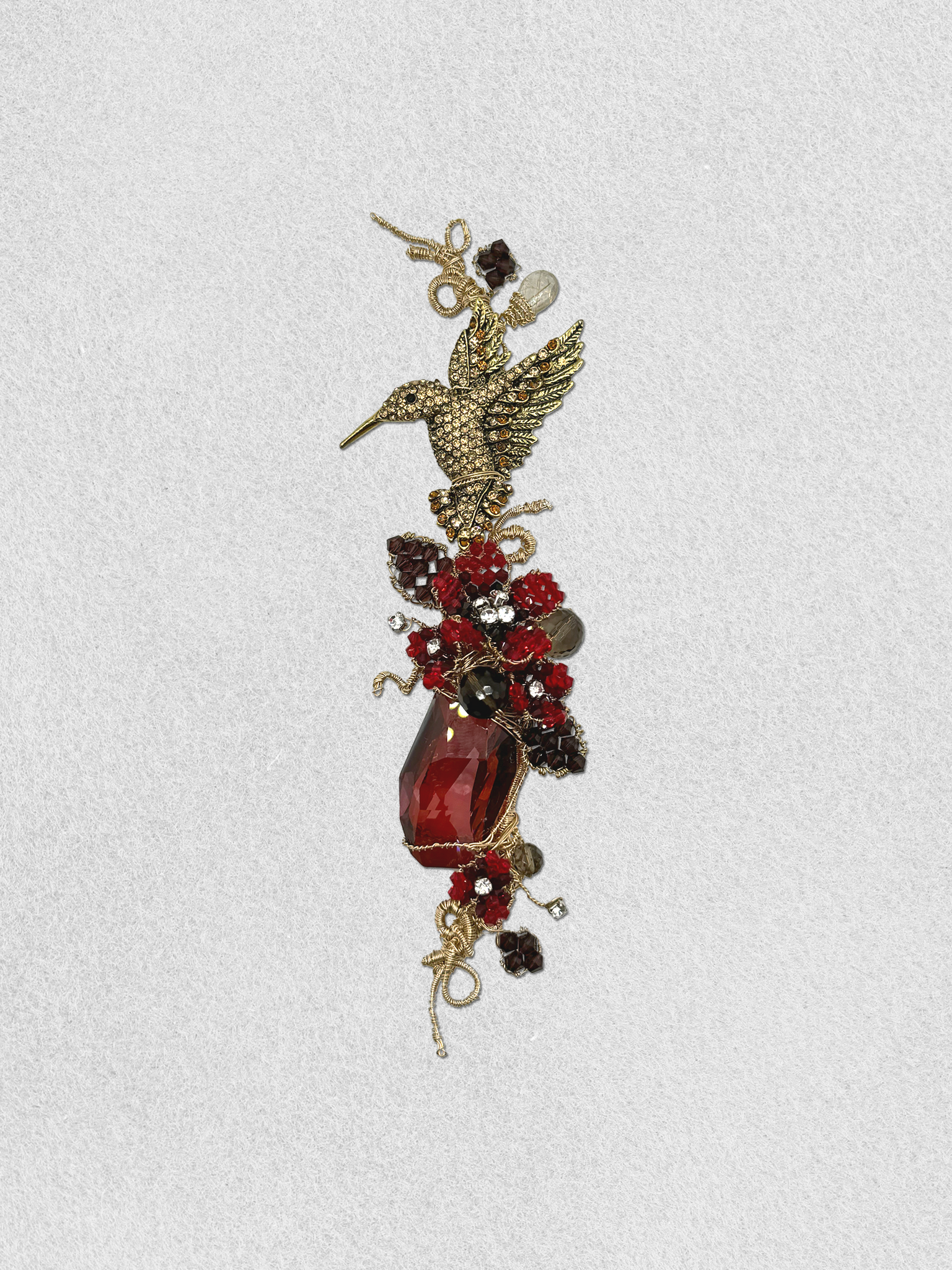Men's Lapel Pin - Gentle Humming from the Crimson Garden