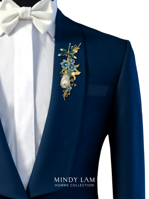 Men's Lapel Pin - Visitor of the Peony Garden