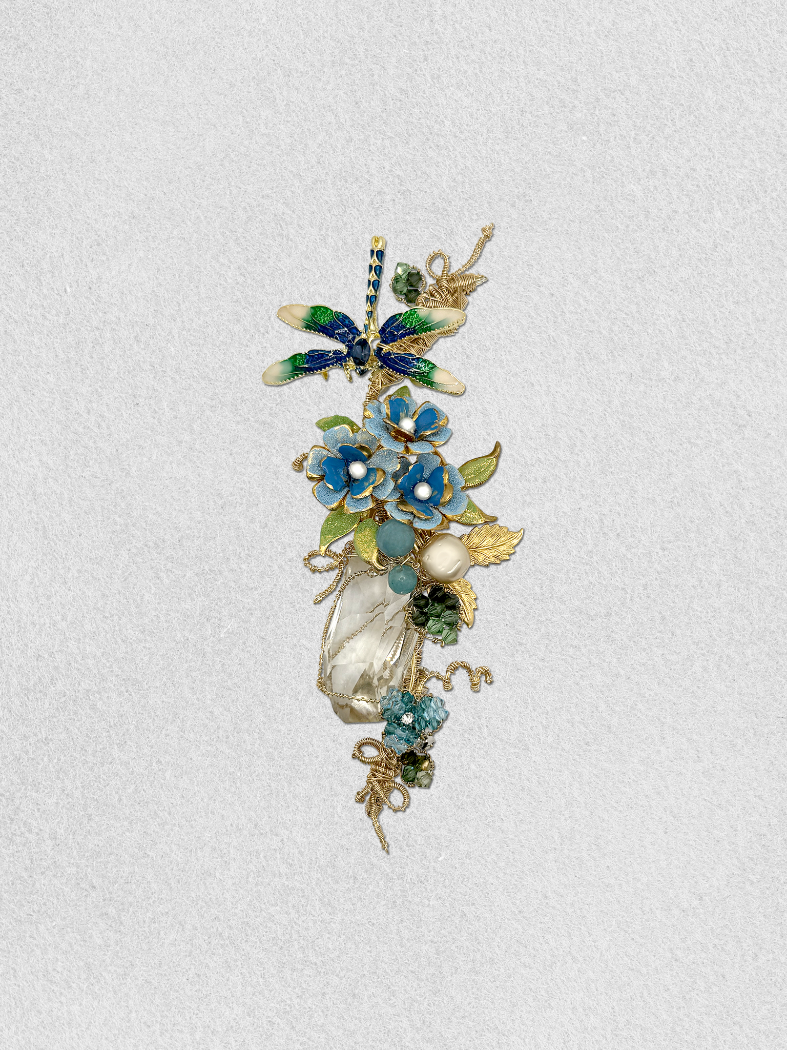 Men's Lapel Pin - Visitor of the Peony Garden