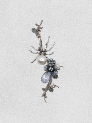 Men's Lapel Pin - Spider of Pearls