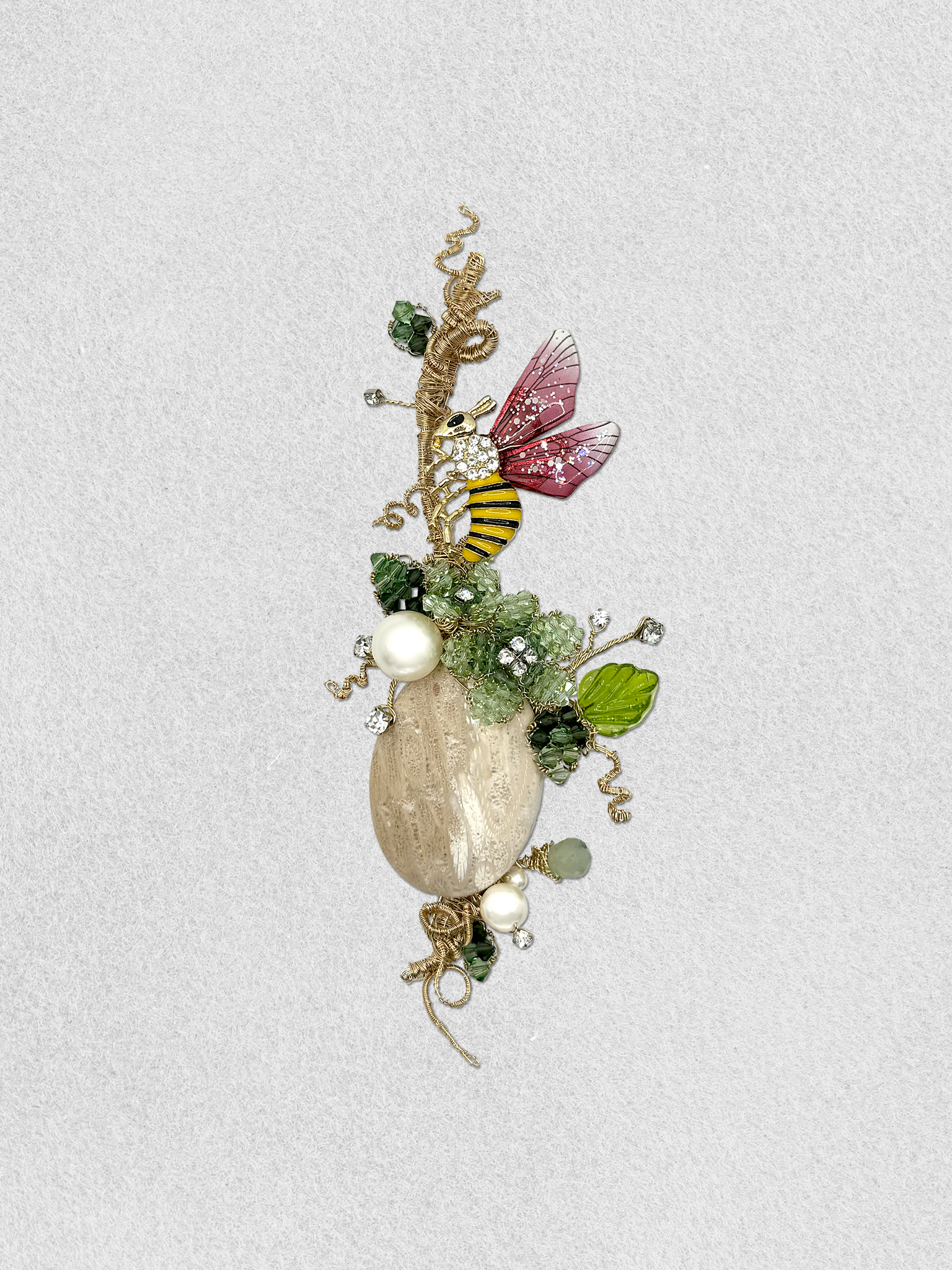 Men's Lapel Pin - The Queen Bee