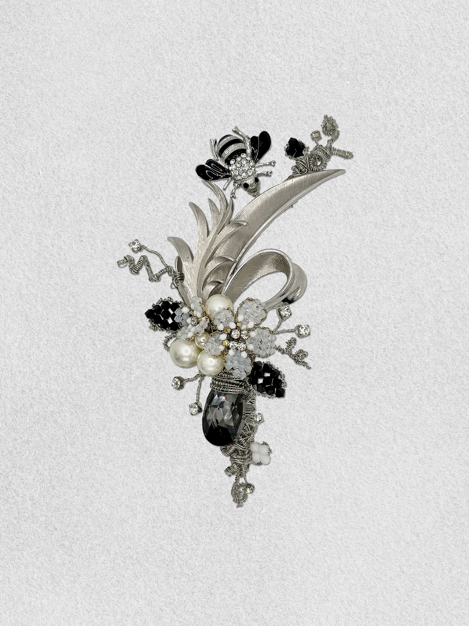 Men's Lapel Pin - Silver Foliage and Bumble