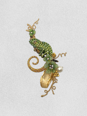 Men's Lapel Pin - Chameleon's Gaze